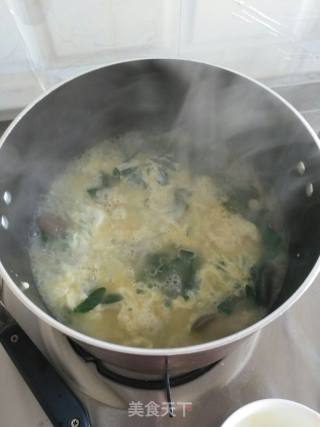 菠菜蘑菇鸡蛋汤的做法步骤：12
