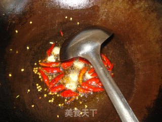 韭菜炒猪血的做法步骤：2