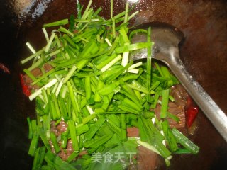 韭菜炒猪血的做法步骤：4
