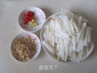 素炒白萝卜丝的做法步骤：1