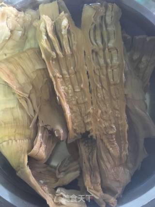 干笋黄焖鸡的做法步骤：1