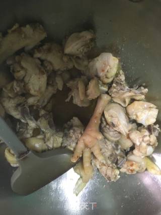 干笋黄焖鸡的做法步骤：5