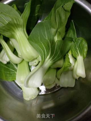 清炒油菜香菇片的做法步骤：1