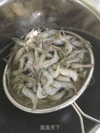 油爆河虾的做法步骤：1
