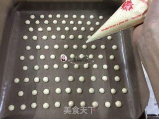 黑芝麻波点蛋糕卷的做法步骤：9