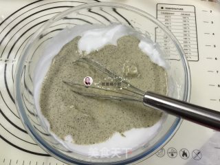 黑芝麻波点蛋糕卷的做法步骤：12