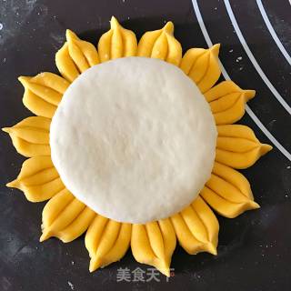 向日葵馒头的做法步骤：6