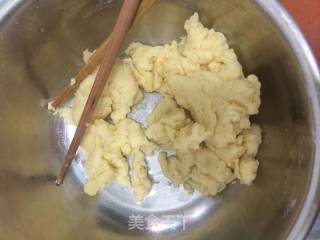 酥皮核桃仁紫薯球的做法步骤：7
