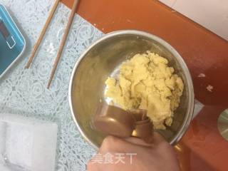 酥皮核桃仁紫薯球的做法步骤：12