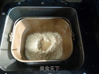 牛油砂糖面包的做法步骤：2
