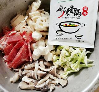 麻辣鱼丸香锅的做法步骤：1