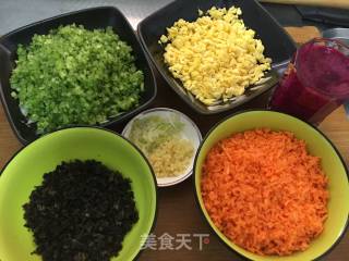 胡萝卜香芹彩色水饺的做法步骤：1