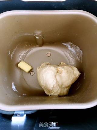 小乌龟豆沙面包的做法步骤：2