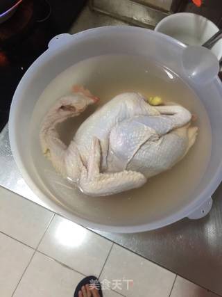 炖柴鸡的做法步骤：1