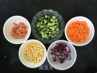 五彩炒饭的做法步骤：2