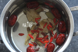 药膳当归鸡脚的做法步骤：3