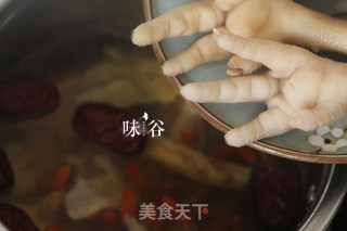 药膳当归鸡脚的做法步骤：4