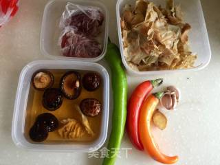 笋衣香菇炒肉的做法步骤：1