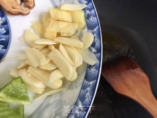 笋衣香菇炒肉的做法步骤：6