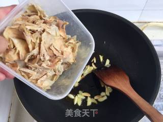 笋衣香菇炒肉的做法步骤：7