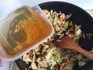 笋衣香菇炒肉的做法步骤：9