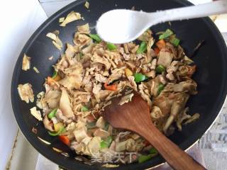 笋衣香菇炒肉的做法步骤：12