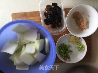 虾皮木耳冬瓜汤的做法步骤：2