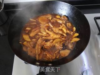 杏鲍菇红烧鸡爪的做法步骤：3
