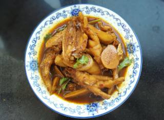 杏鲍菇红烧鸡爪的做法步骤：4