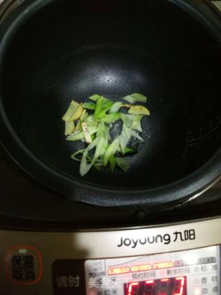 排骨炖豆角（电饭煲版排骨炖四季豆角）的做法步骤：2
