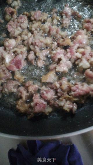 肉末焖薯仔的做法步骤：2