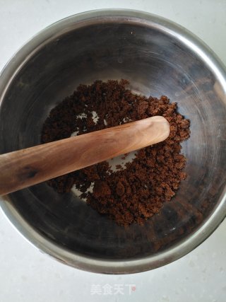 摩卡酥粒巧克力蛋糕卷的做法步骤：3
