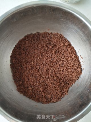 摩卡酥粒巧克力蛋糕卷的做法步骤：7