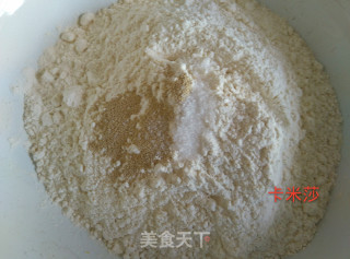 无油无糖牛油果核桃软欧的做法步骤：5