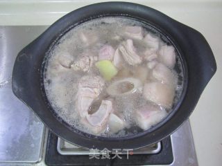 【湖北】羊排鱼糕汤的做法步骤：2