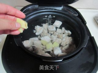 【湖北】羊排鱼糕汤的做法步骤：4