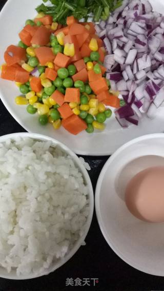 什锦蛋炒饭的做法步骤：1