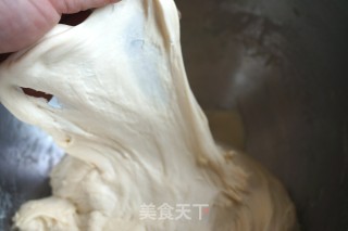 咸肉披萨的做法步骤：4