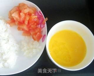 西红柿蛋炒饭的做法步骤：2