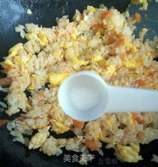 西红柿蛋炒饭的做法步骤：4