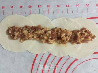 脆底玫瑰花煎饺的做法步骤：3