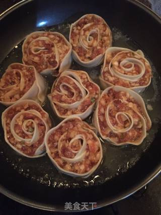 脆底玫瑰花煎饺的做法步骤：8