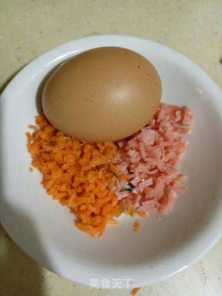 蔬菜缤纷鸡蛋糕《香肠胡萝卜鸡蛋糕》的做法步骤：1