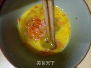 蔬菜缤纷鸡蛋糕《香肠胡萝卜鸡蛋糕》的做法步骤：2