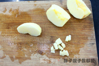 苹果吃不完咋办？教你妙招！苹果果酱的做法步骤：2