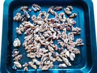 芝麻核桃糖的做法步骤：3
