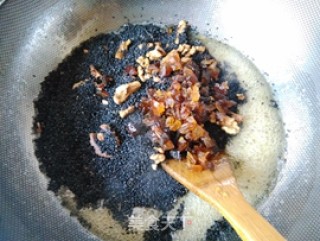 芝麻核桃糖的做法步骤：7