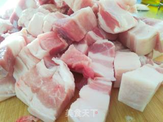 大锅炖五花肉的做法步骤：1