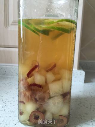 暖冬养生果木茶——柠檬香梨桂圆红枣茶的做法步骤：4