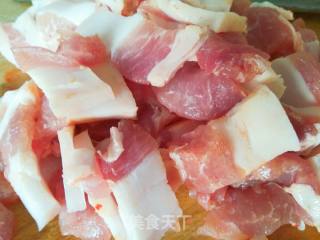 辣白菜炒五花肉的做法步骤：2